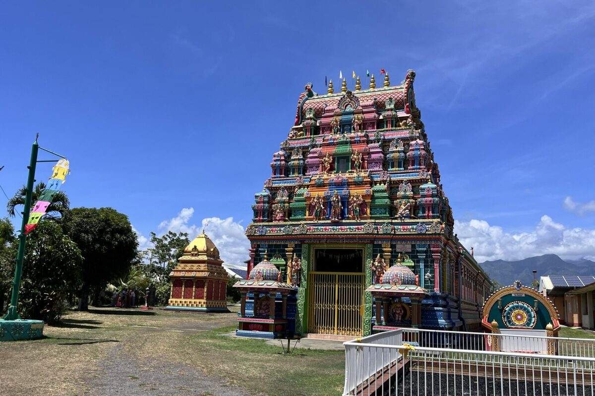 Découvrir le temple tamoul du Colosse à Saint-André